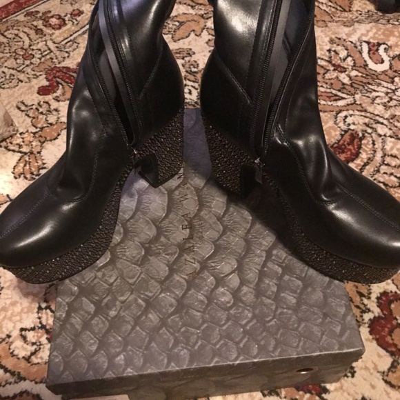 Used size 8 Black/rhinestone on bottom Boots - Picture 2 of 7